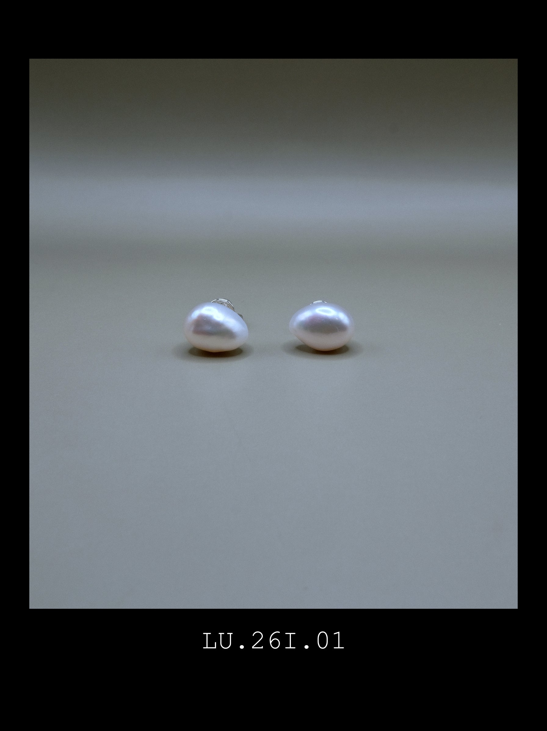 "The Lune" | Classic White Baroque Pearl Studs (No. LU.26I.01)