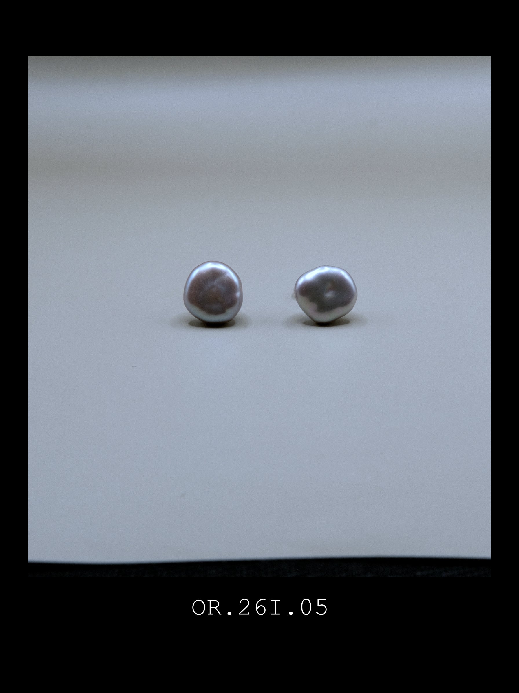 "The Ore" | Silver Grey Baroque Pearl (No. OR.26I.05)