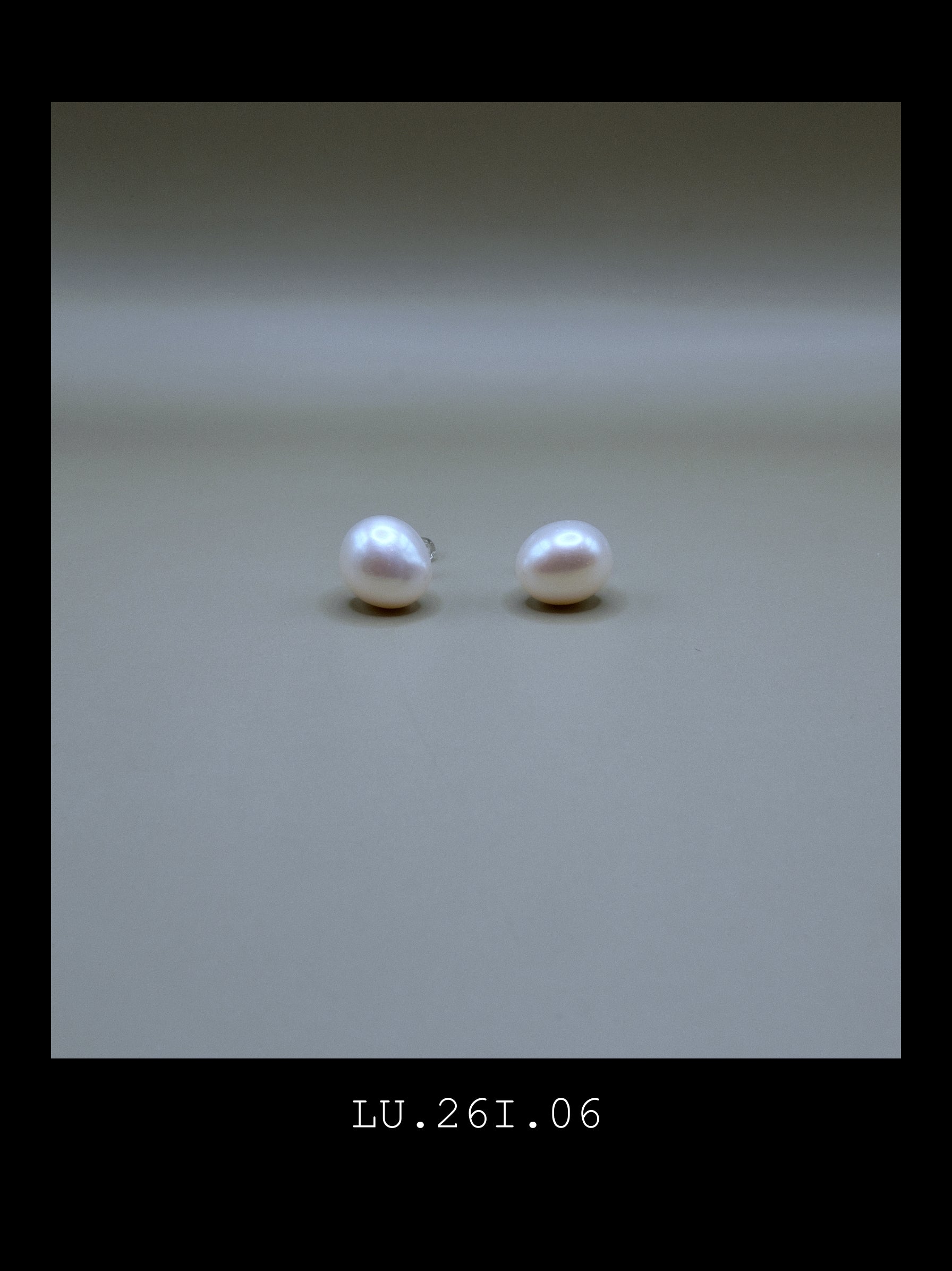 "The Lune" | Classic White Baroque Pearl Studs (No. LU.26I.06)