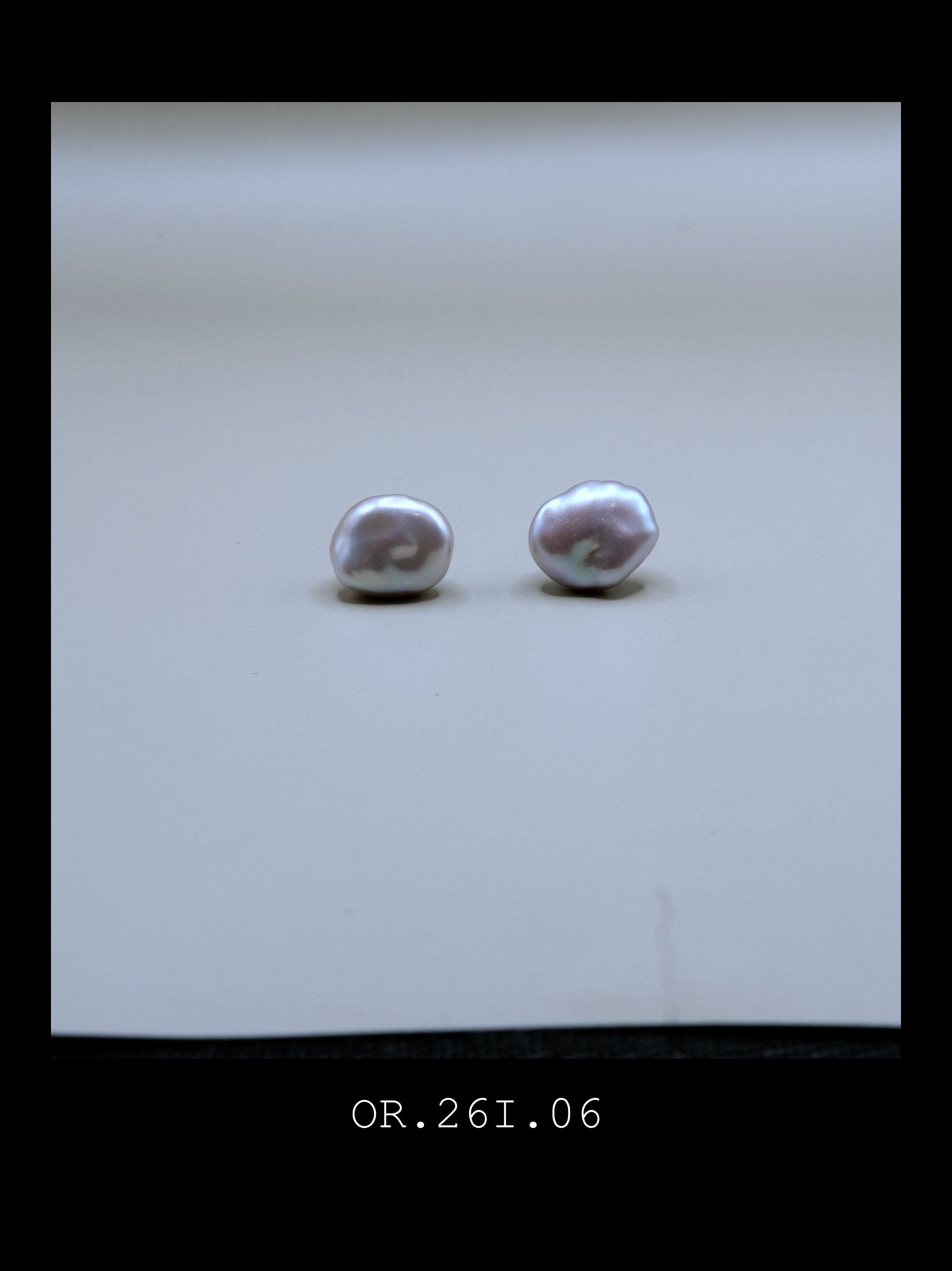 "The Ore" | Silver Grey Baroque Pearl (No. OR.26I.06)