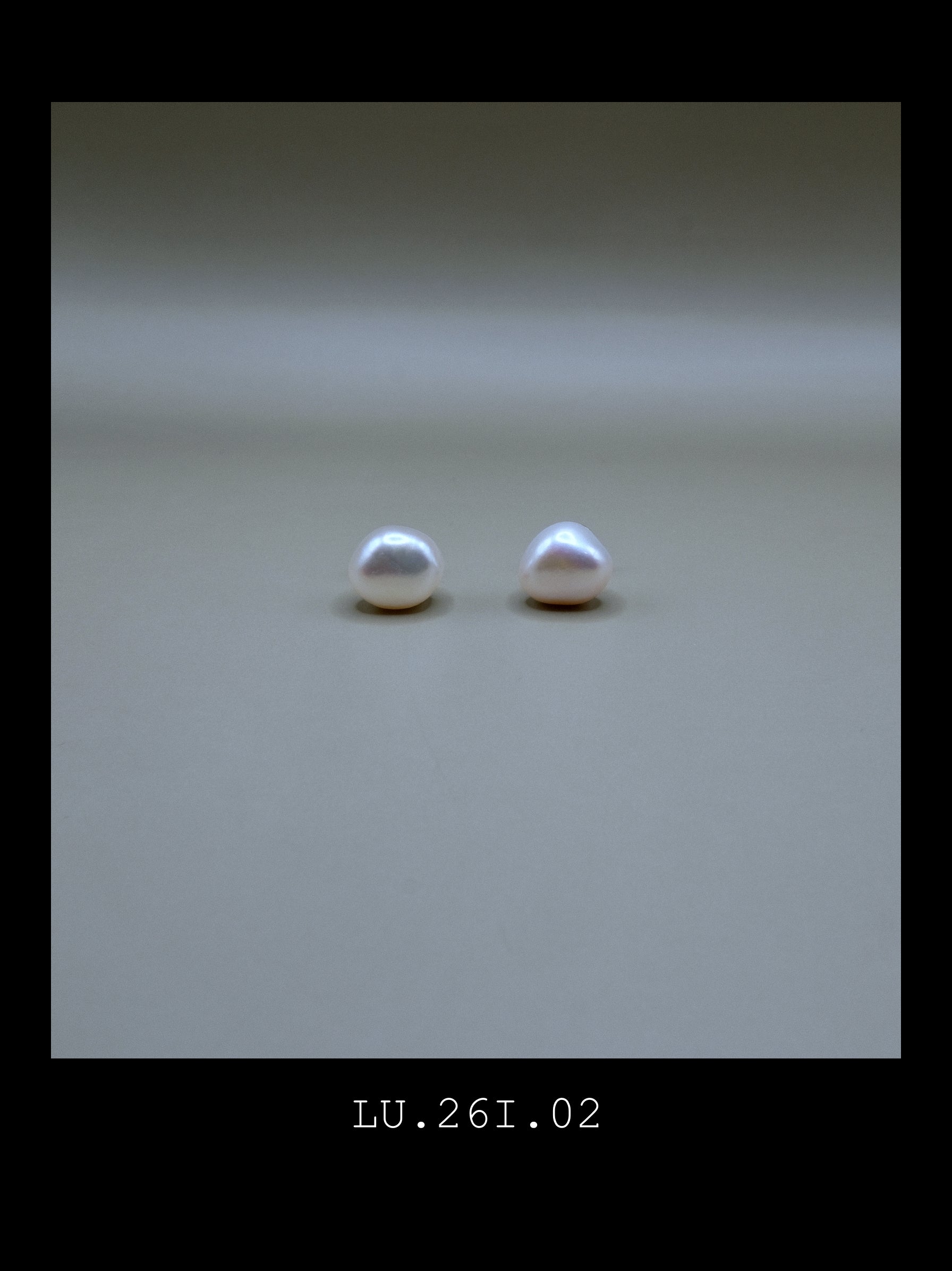 "The Lune" | Classic White Baroque Pearl Studs (No. LU.26I.02)