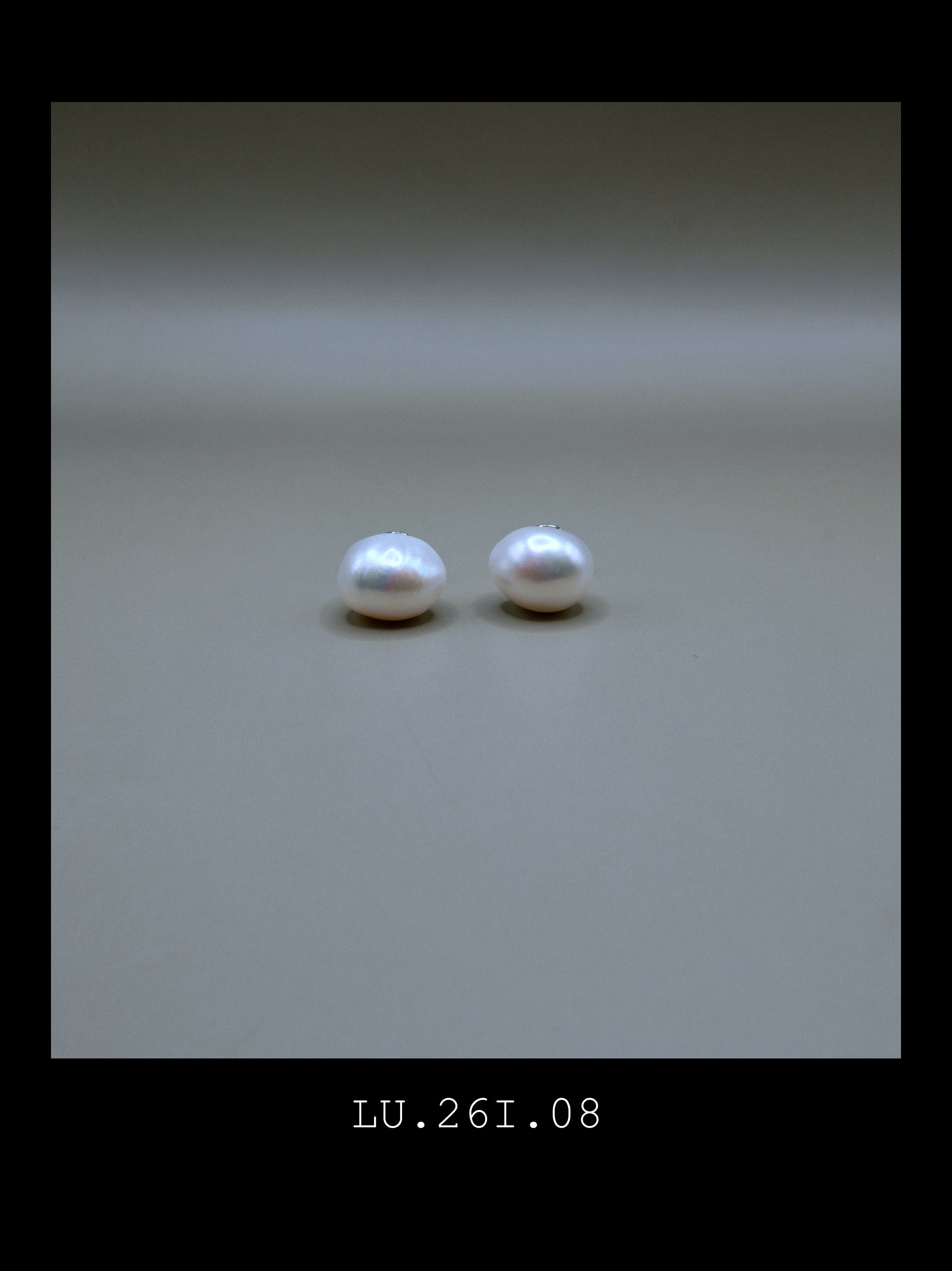 "The Lune" | Classic White Baroque Pearl Studs (No. LU.26I.08)