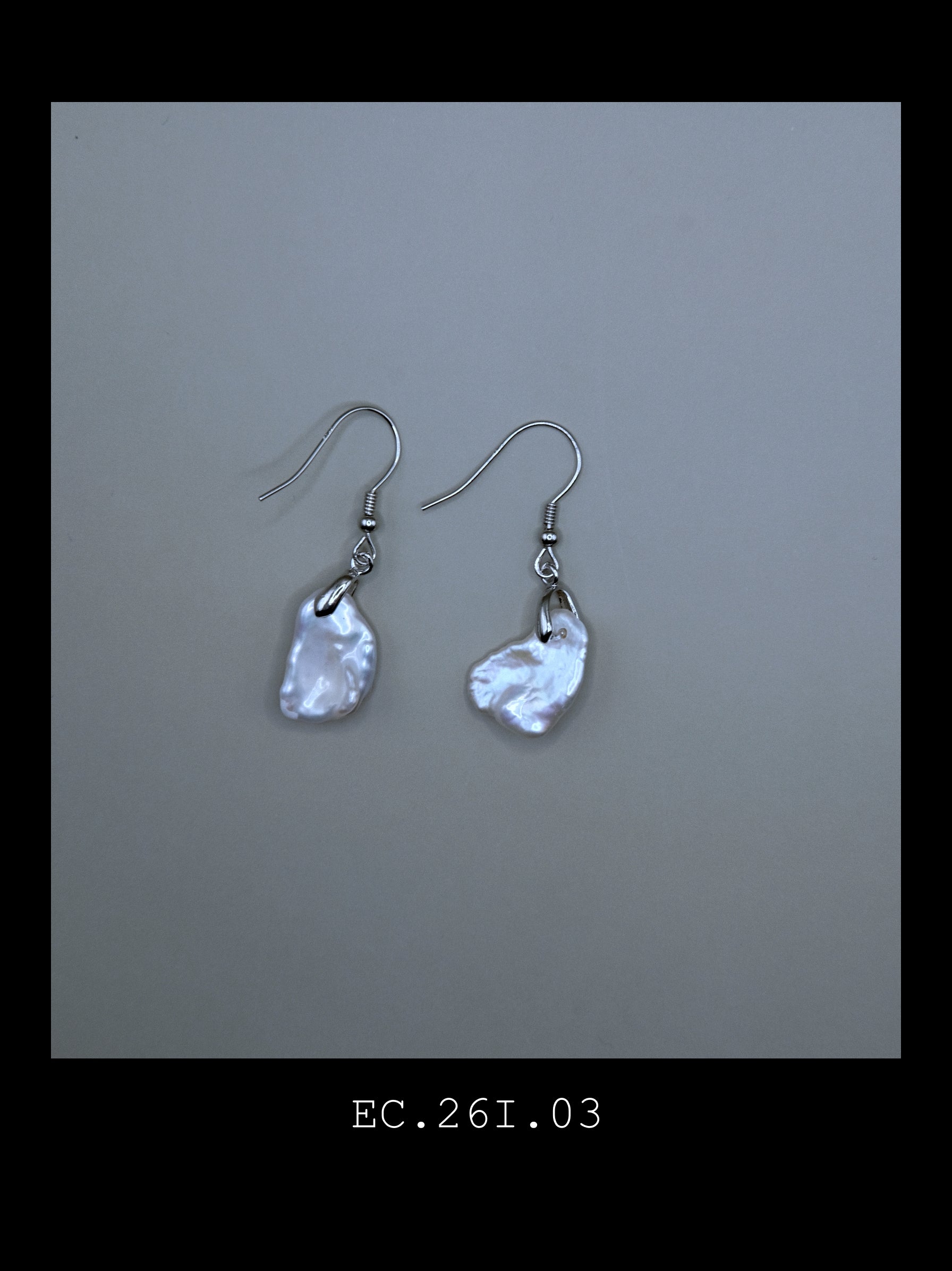 "The Éclat" | Petal Shape Baroque Pearl Drop Earrings (No. EC.26I.03)