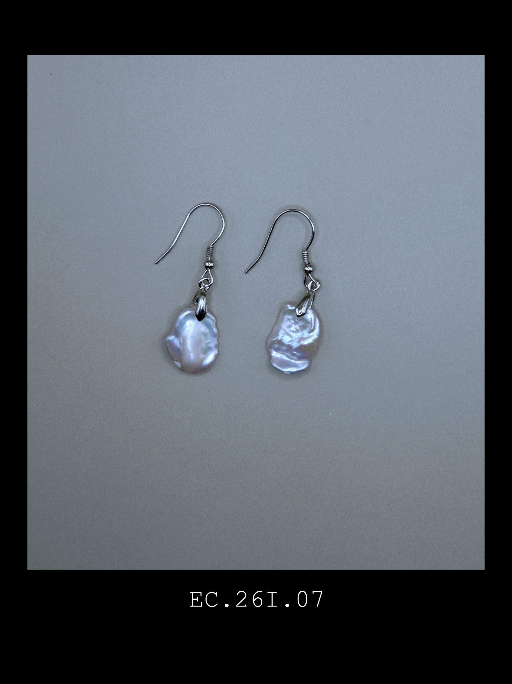 "The Éclat" | Petal Shape Baroque Pearl Drop Earrings (No. EC.26I.07)