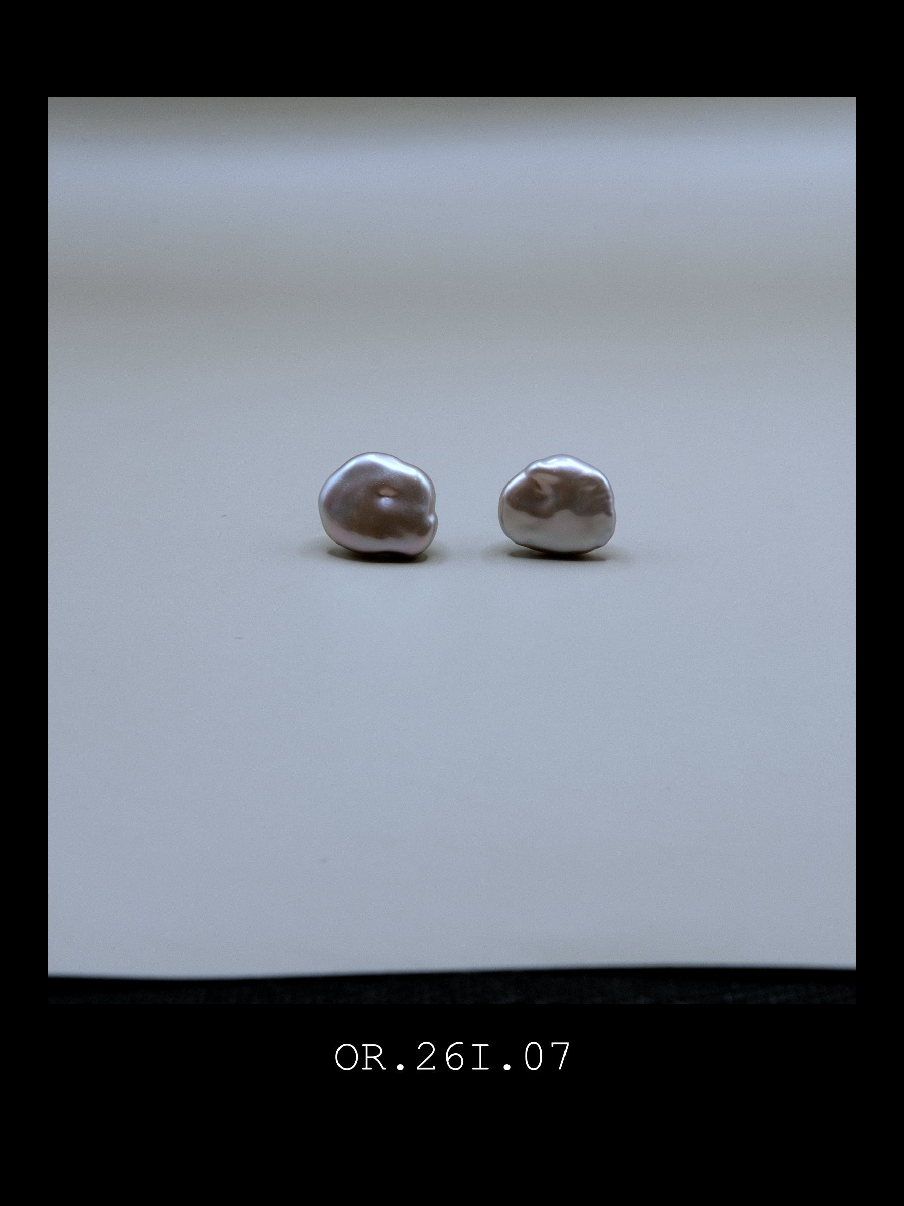 "The Ore" | Silver Grey Baroque Pearl (No. OR.26I.07)