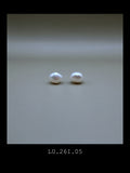 "The Lune" | Classic White Baroque Pearl Studs (No. LU.26I.05)
