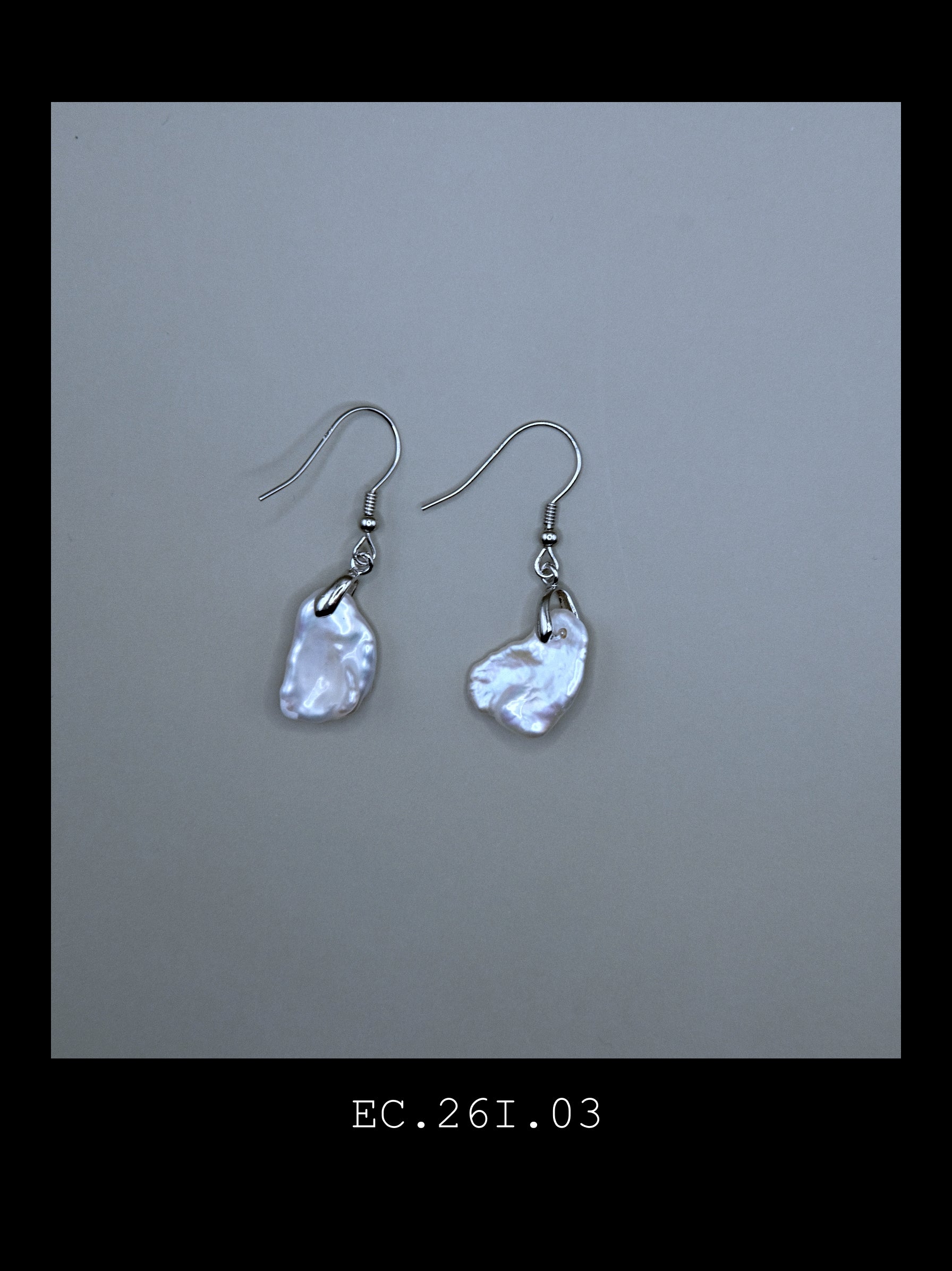 "The Éclat" | Petal Shape Baroque Pearl Drop Earrings (No. EC.260816.05)