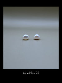 "The Lune" | Classic White Baroque Pearl Studs (No. LU.260816.02)
