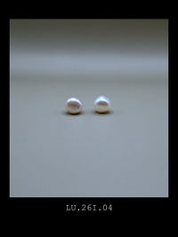 "The Lune" | Classic White Baroque Pearl Studs (No. LU.260816.04)