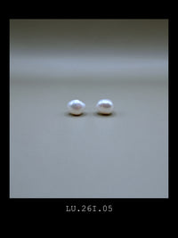 "The Lune" | Classic White Baroque Pearl Studs (No. LU.260816.06)