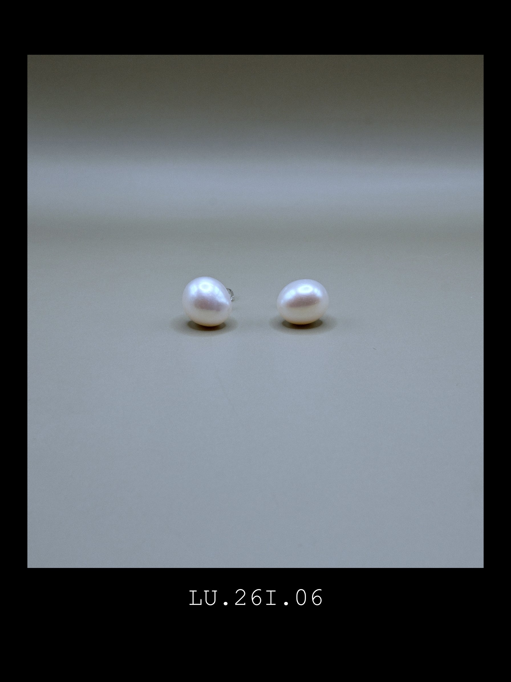 "The Lune" | Classic White Baroque Pearl Studs (No. LU.260816.05)