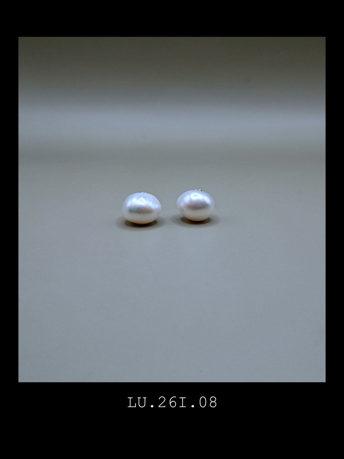 "The Lune" | Classic White Baroque Pearl Studs (No. LU.260816.07)