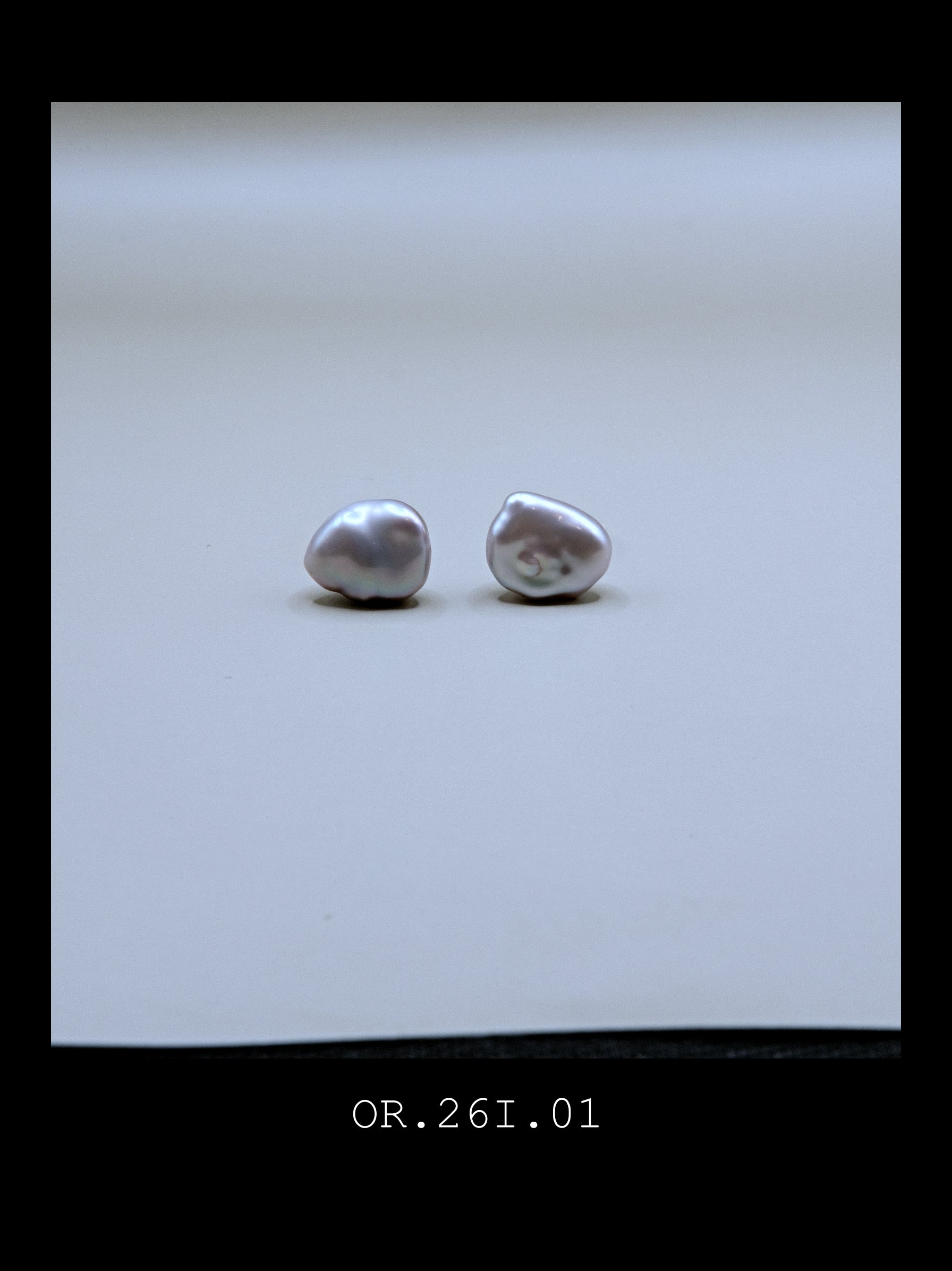 "The Ore" | Silver Grey Baroque Pearl (No. OR.260816.01)