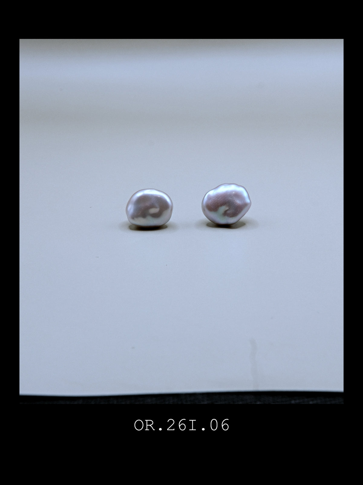 "The Ore" | Silver Grey Baroque Pearl (No. OR.260816.06)